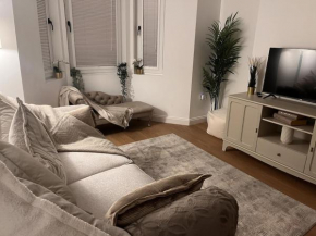 Gorgeous 2 floor 3 bed Apartment